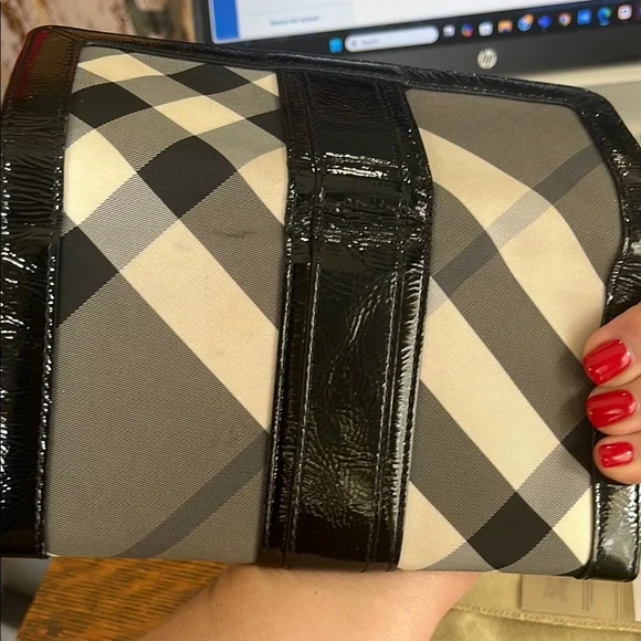 Burberry Black and Gray Plaid Card Holder - Picture 5 of 8